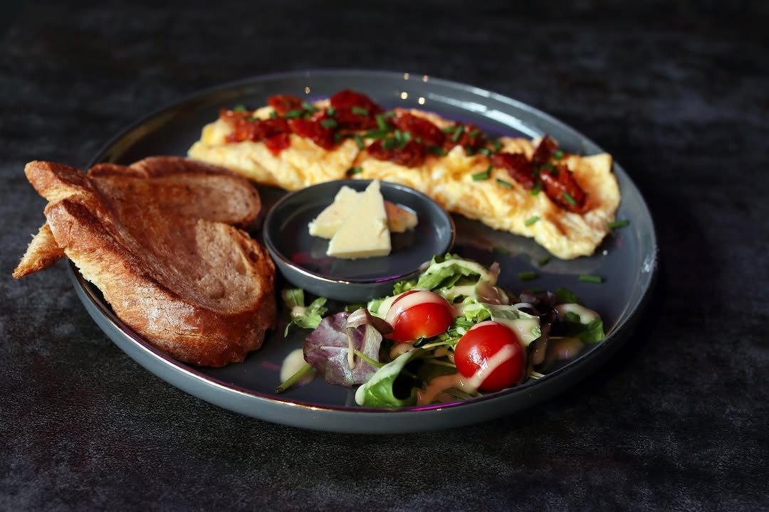 ⚜️Gaia Brunch & Bar⚜️“Vaječná omeleta”☀️💫Vychutnejte si jemnou chuť šťavnaté omelety a všech je